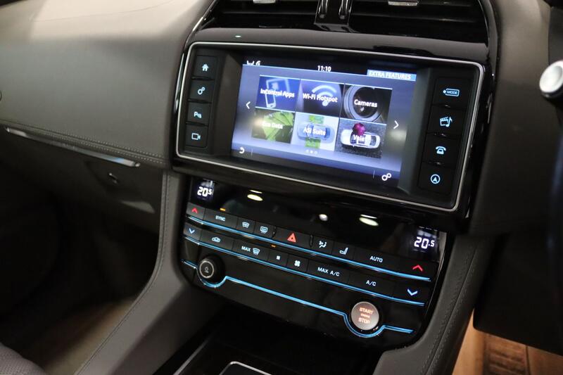 JAGUAR F-PACE 2.0 D180 Portfolio 2017
