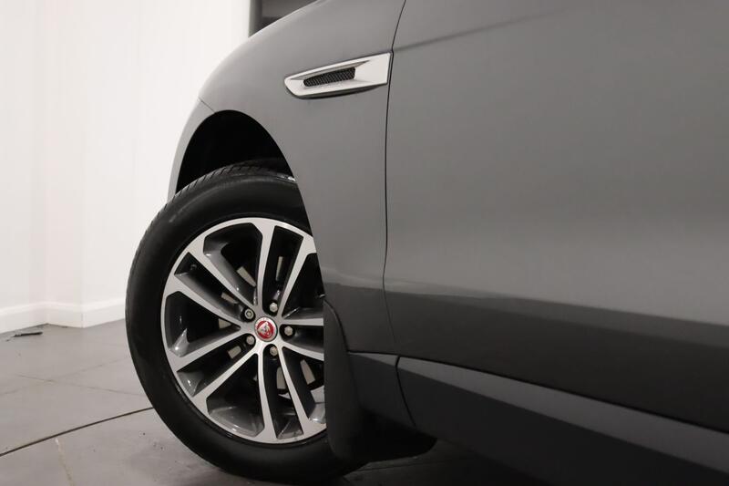 JAGUAR F-PACE 2.0 D180 Portfolio 2017