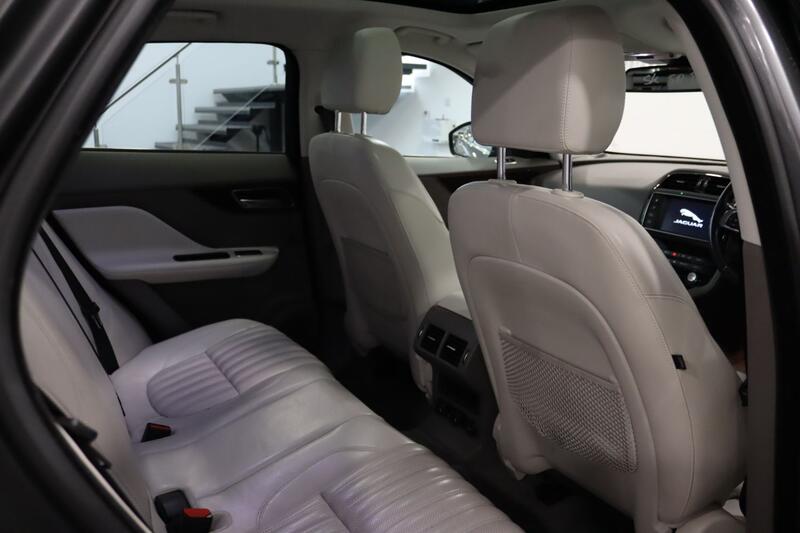 JAGUAR F-PACE 2.0 D180 Portfolio 2017