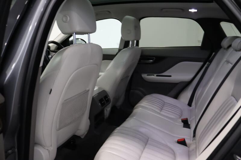 JAGUAR F-PACE 2.0 D180 Portfolio 2017
