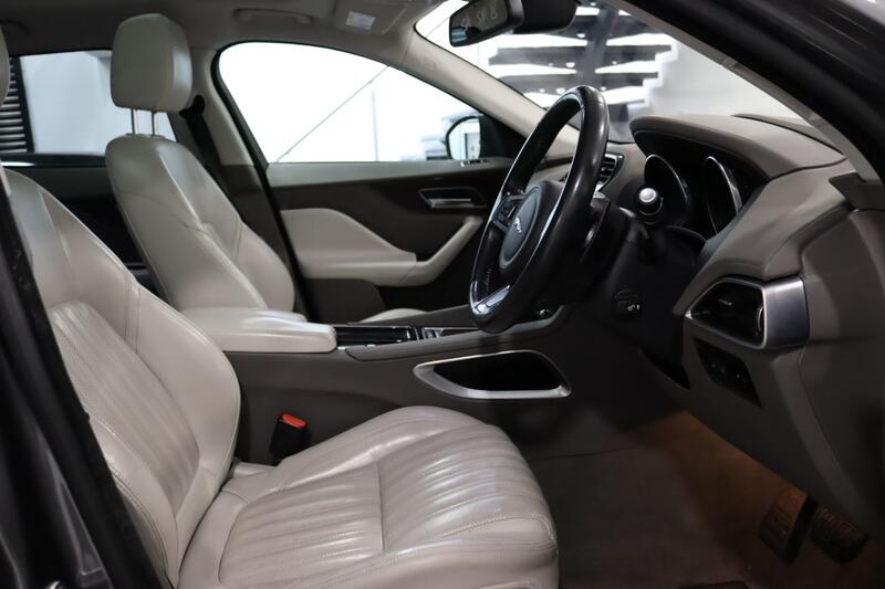 JAGUAR F-PACE 2.0 D180 Portfolio 2017