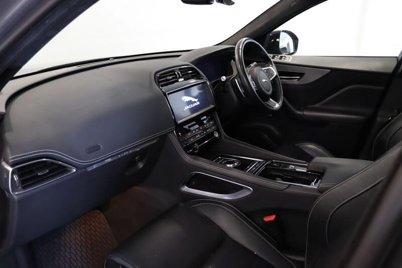JAGUAR F-PACE 2.0 D180 Chequered Flag 2020