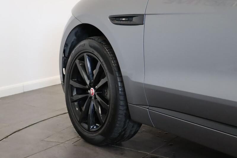 JAGUAR F-PACE 2.0 D180 Chequered Flag 2020