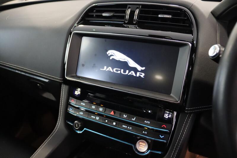 JAGUAR F-PACE 2.0 D180 Chequered Flag 2020