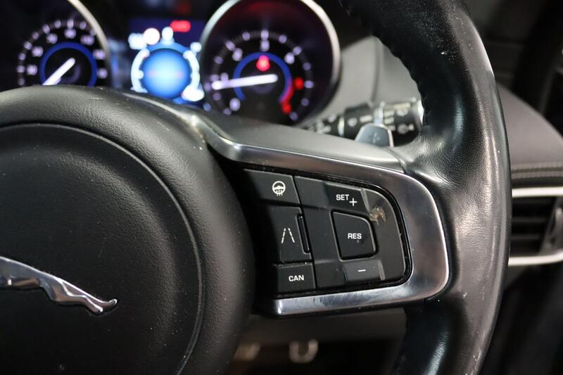 JAGUAR F-PACE 2.0 D180 R-Sport 2018