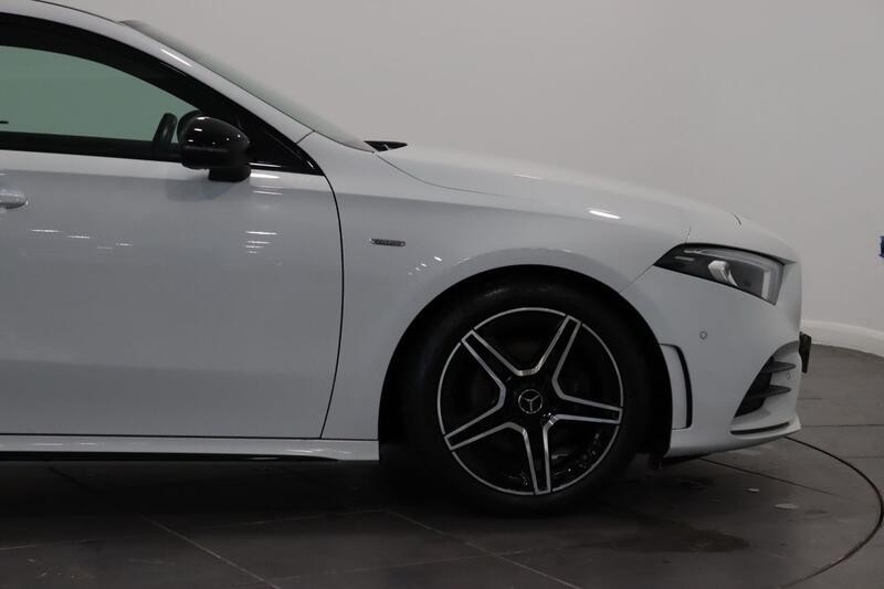 MERCEDES-BENZ A CLASS 1.3 A200 AMG Line Edition 2022
