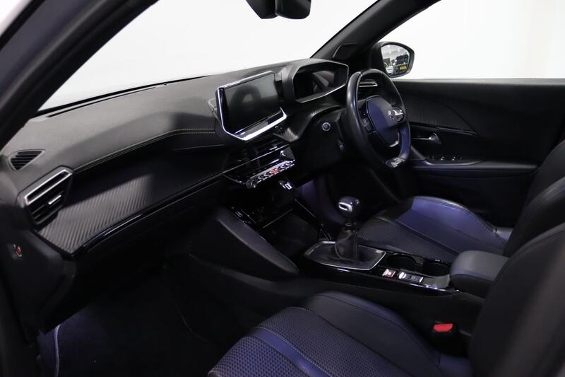 PEUGEOT 2008 1.2 PureTech GT 2021