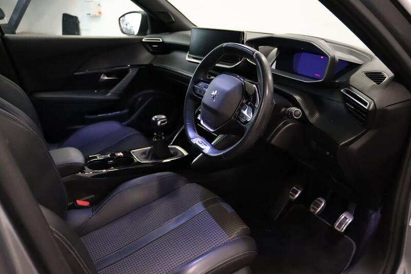 PEUGEOT 2008 1.2 PureTech GT 2021